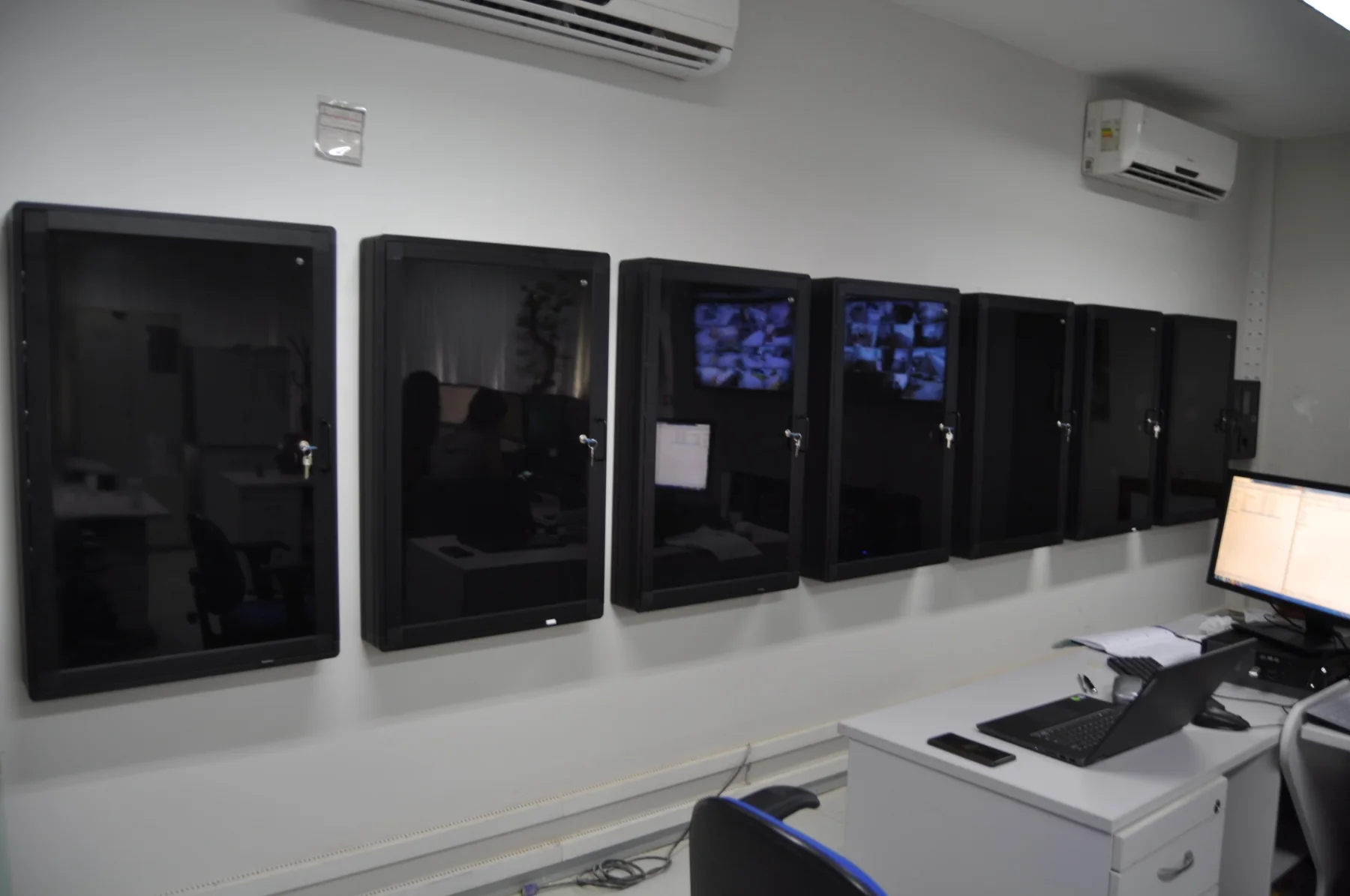 Clavium C3-512 com vários gabinetes
